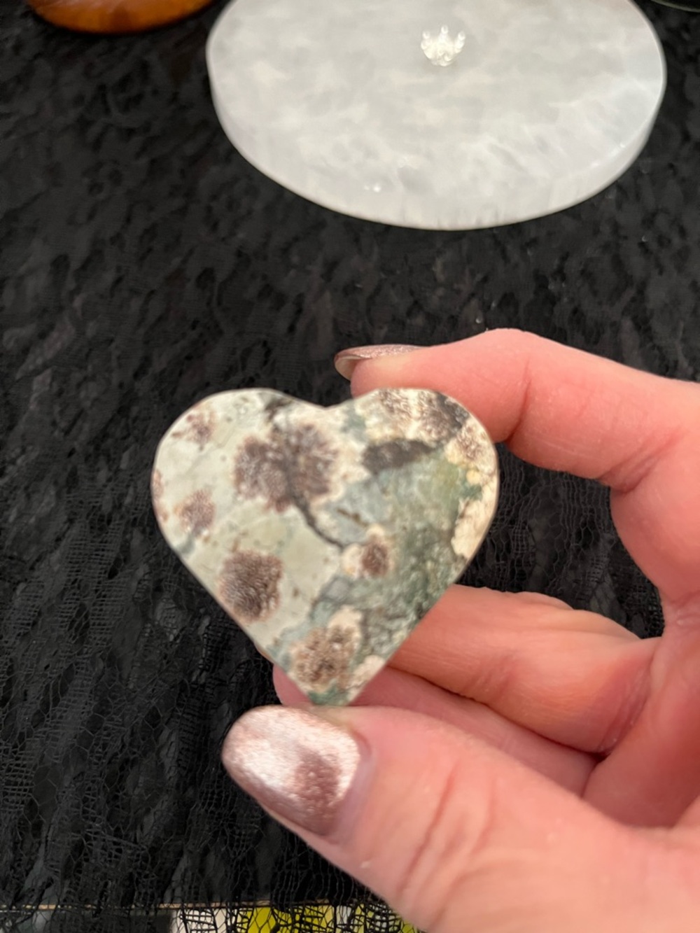 Heart-Shaped Green Flower Agate Decorative Stone - Green and Cream